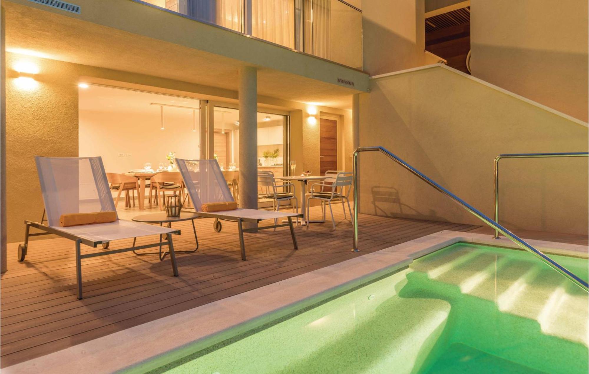 Nice Apartment In Plomin With Jacuzzi Exterior photo