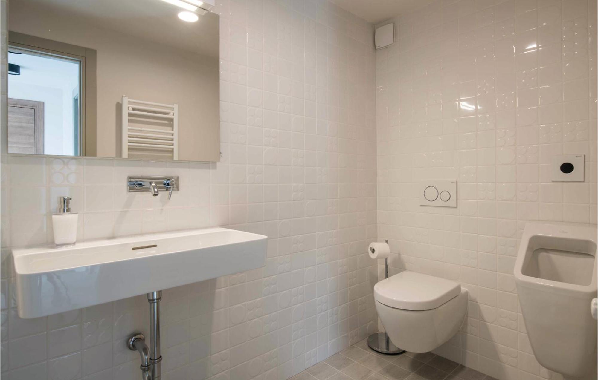 Nice Apartment In Plomin With Jacuzzi Exterior photo