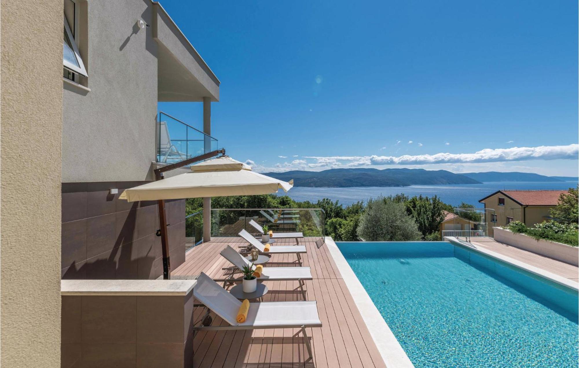 Nice Apartment In Plomin With Jacuzzi Exterior photo