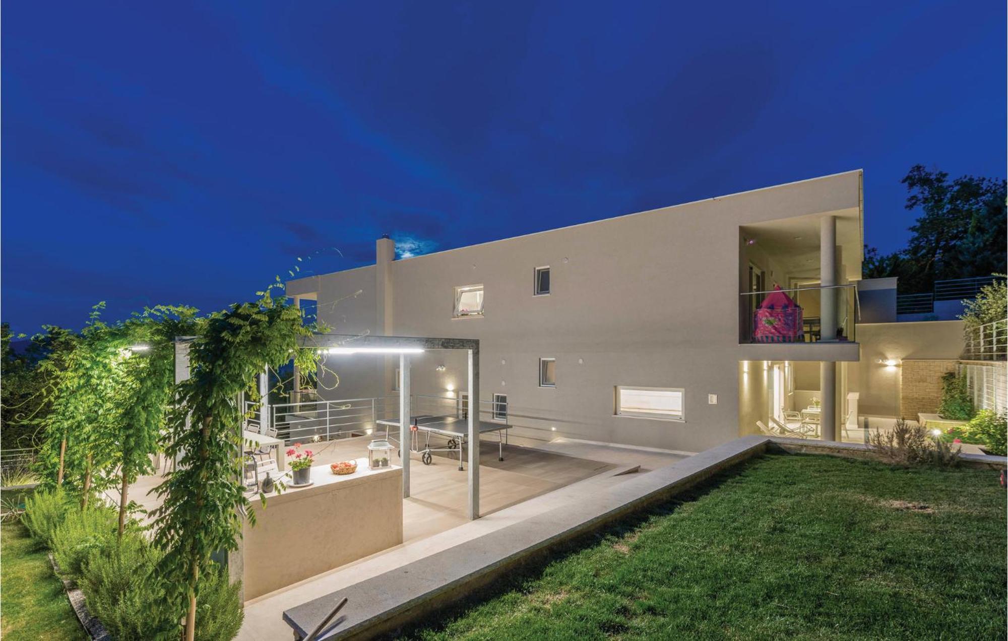 Nice Apartment In Plomin With Jacuzzi Exterior photo