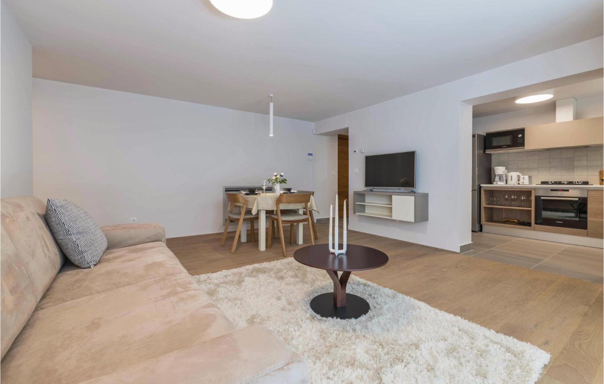 Nice Apartment In Plomin With Jacuzzi Exterior photo