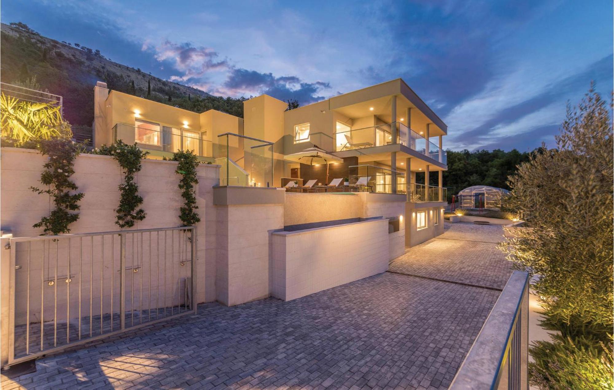 Nice Apartment In Plomin With Jacuzzi Exterior photo