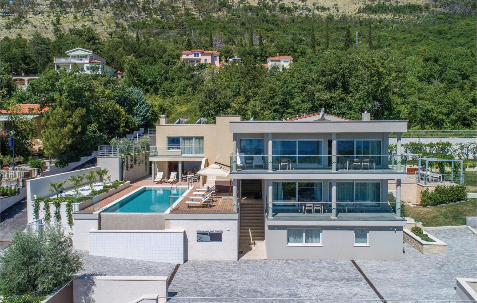 Nice Apartment In Plomin With Jacuzzi Exterior photo