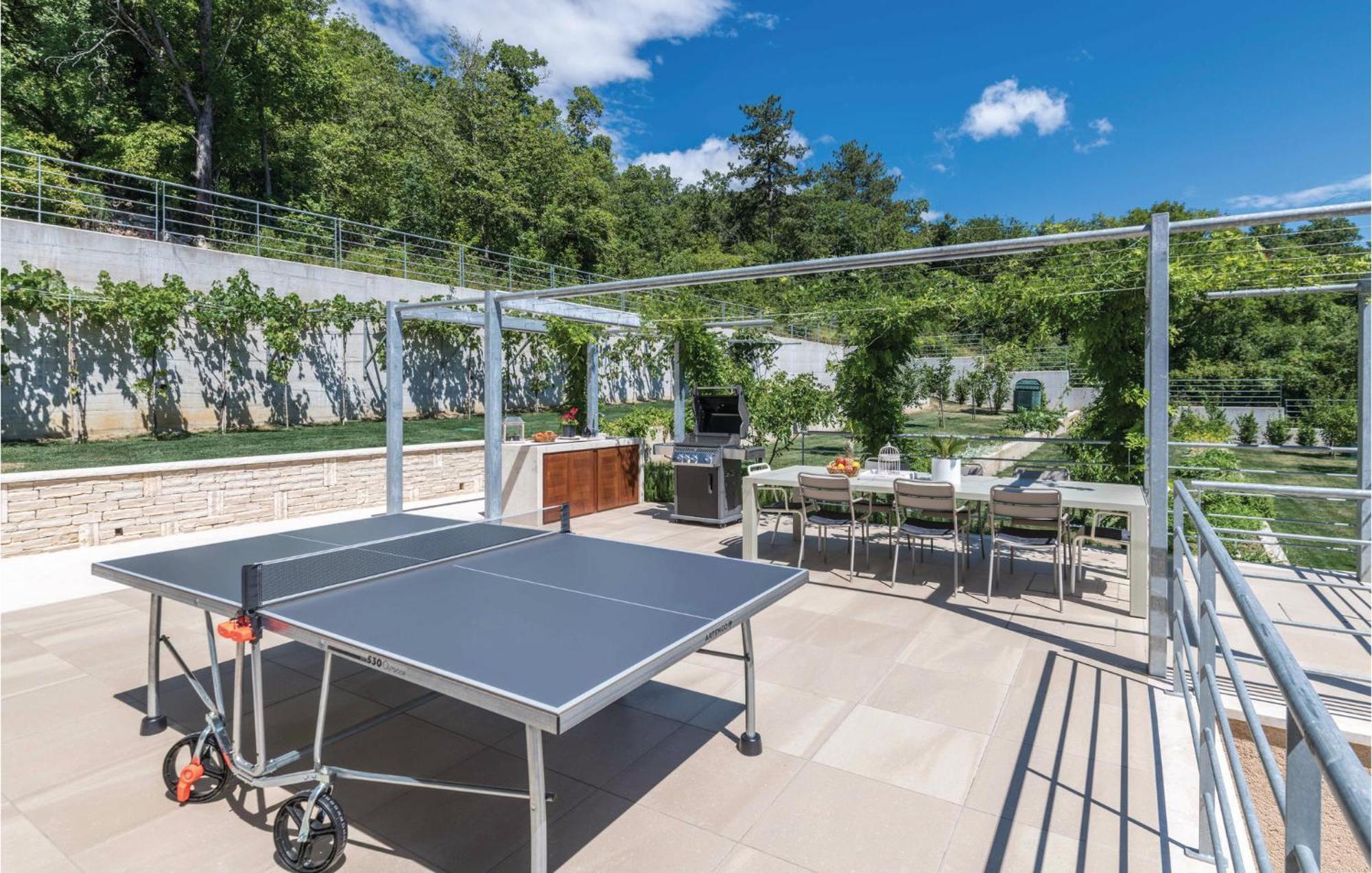 Nice Apartment In Plomin With Jacuzzi Exterior photo